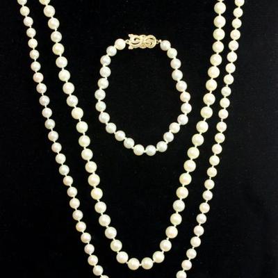 Lot 212: 2 Sets Pearls Necklaces & 1 Bracelet 
