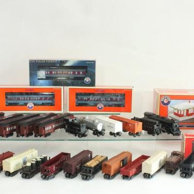 Lot 93: Group Lot of Lionel Trains 