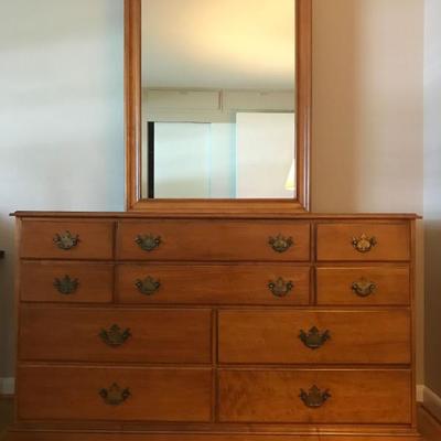 10 Drawer maple dresser with mirror
Excellent condition