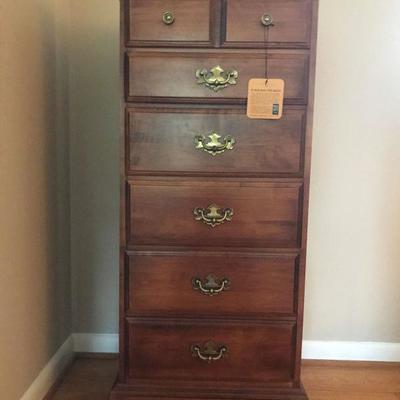Tell City maple Lingerie chest with 6 drawers
Excellent condition 