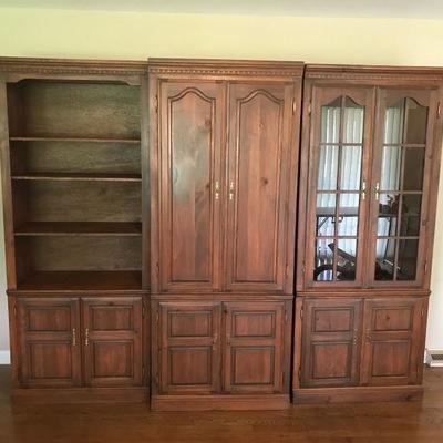 3-piece wood cabinet and bookcase
Excellent Condition 