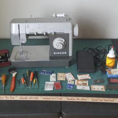 FWE033 Singer Sewing Machine & Sewing Supplies
