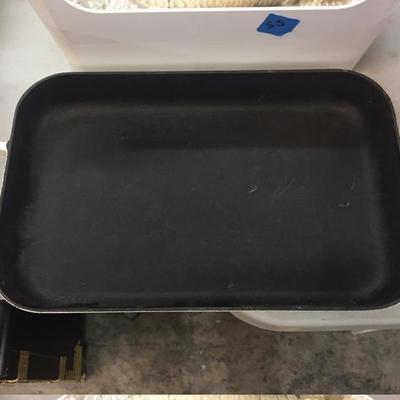 Cast iron pan