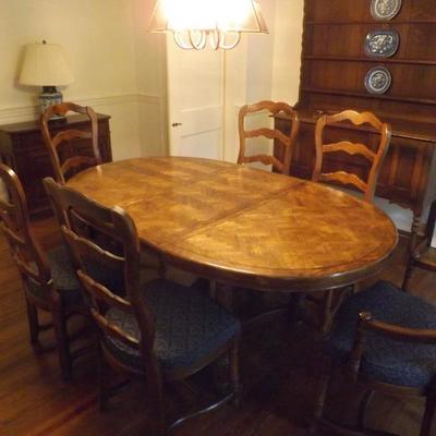 Parquet Table with 8 Chairs