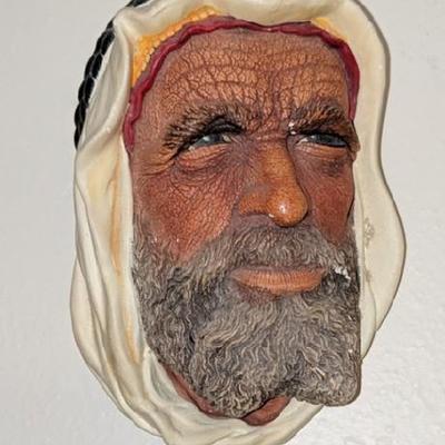 Syrian
Produced from 1960 to 1996. Height 5.5 inches. Series B Composite. There is no identification name on Syrian. Very Common. 