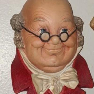 Mr Pickwick
Produced 1964 to 1996. Sculpted be Fred Wright. Height 5.5 inches. Forms part of the Dickens Collection. Extremely Rare