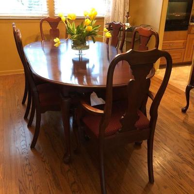  Family Heritage Estate Sales, LLC. New Jersey Estate Sales/ Pennsylvania Estate Sales. Dining Room Table and Chairs. 