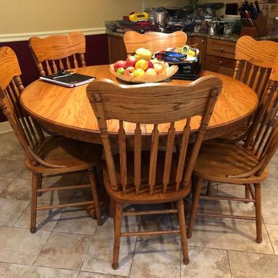  Family Heritage Estate Sales, LLC. New Jersey Estate Sales/ Pennsylvania Estate Sales. Kitchen Table and Chairs.