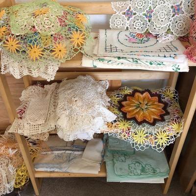 Lots of vintage doilies