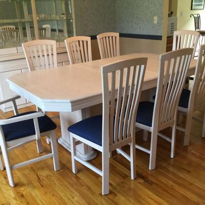 Excellent like new condition Dining Room set (8 chairs) with settee and curio.