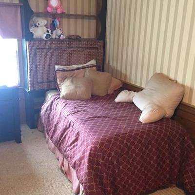 2 Twin beds available