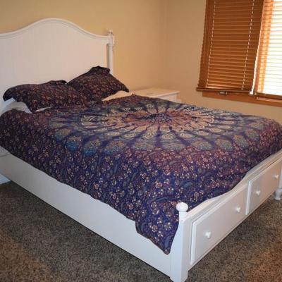 Broyhill White Bed