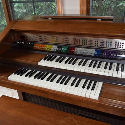 Organ with bench