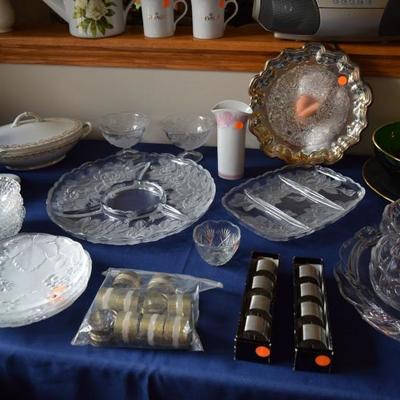 Glass trays, plates