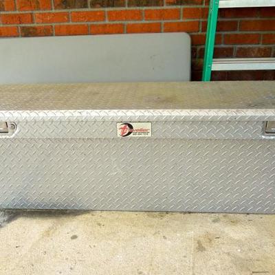 Truck bed tool chest