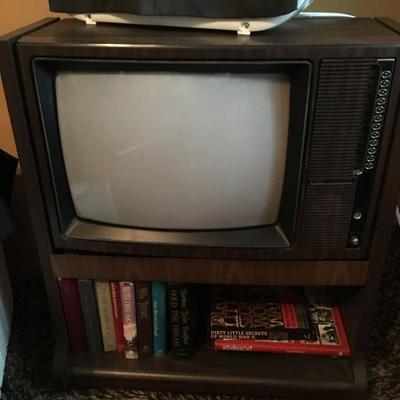 vintage TV w/ bookshelf on bottom