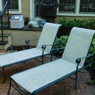 (2) lounger chairs 