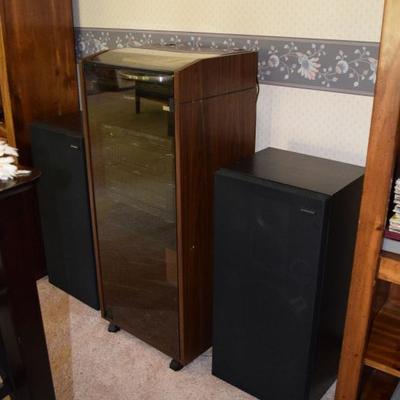Stereo System with Speakers