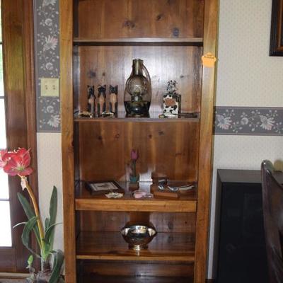 Cabinet w Shelves & Home Decorations