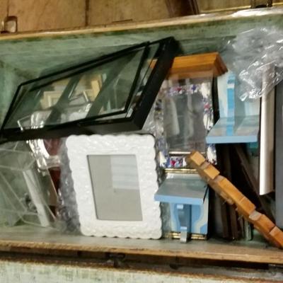 tons of picture frames