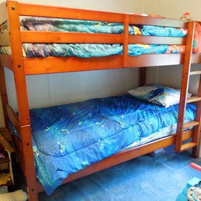 Stacking bunkbeds with matresses