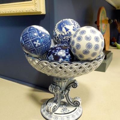 Ceramic pedestal bowl with cobalt decorative balls