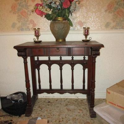 Antique console/entry table