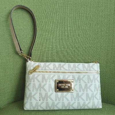 Michael Kors AV-1606 clutch purse