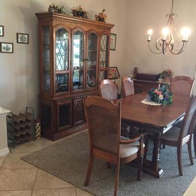 Dining Table w/2 Leaves & 6 Chairs, $500