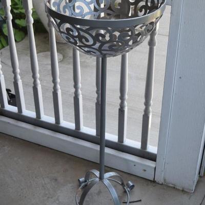 Metal outdoor plant stand