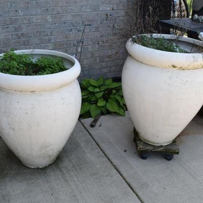 Outdoor plant containers