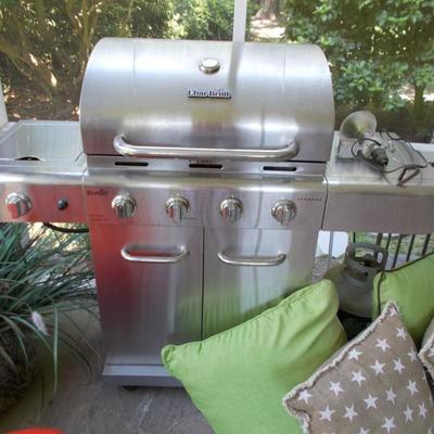 Char Broil gas grill $140