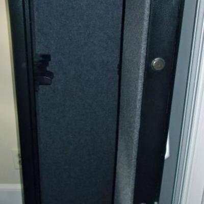 Sentry gun safe $225
17 X 16 X 55"