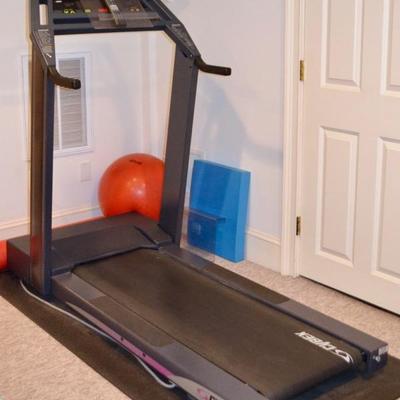 Cybex 410T treadmill