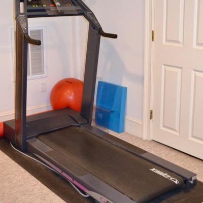 Cybex 410T treadmill