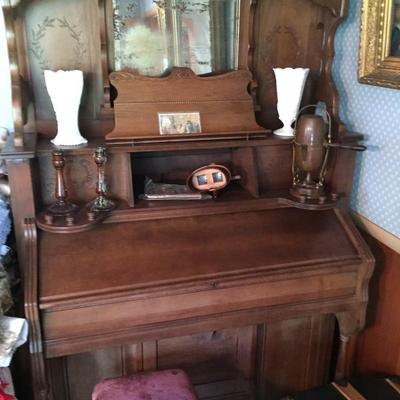 Antique Estey Pump Organ