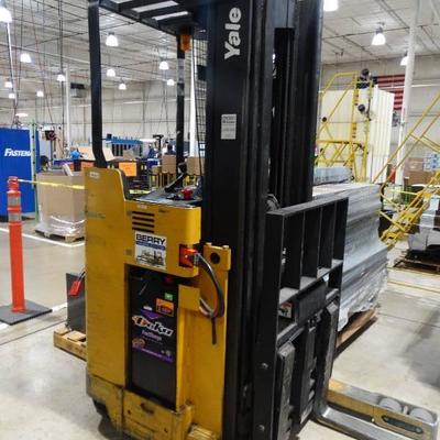 Yale type-E 24 volt stand up order picker/ pallet ...