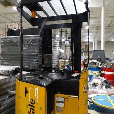 Yale type-E 24 volt stand up order picker/ pallet ...