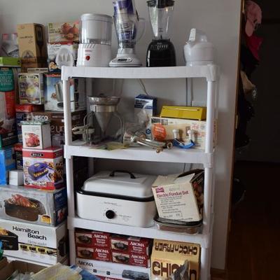 Small appliances, kitchen items