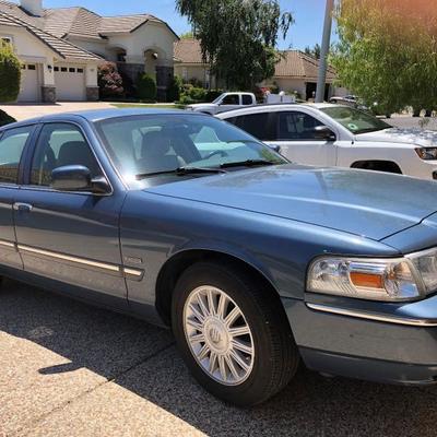 2009 Mercury Grand Marquis LS, leather seats, power everything, 68k miles, runs great!