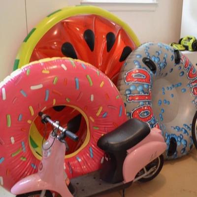 Pool floats
