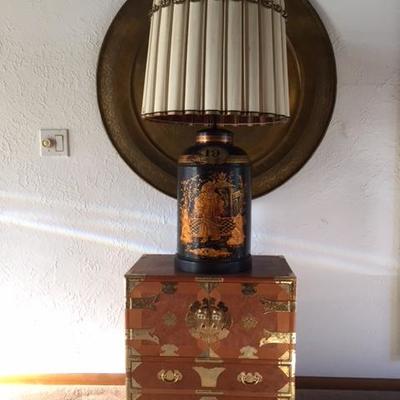 Lamp with small Tansu