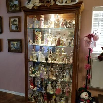 Collectibles China Cabinets