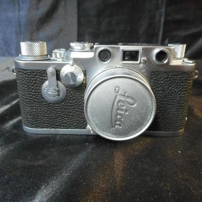 Leica IIIf. Ernst Leitz Wetzlar 50mm lens. Leather case.  Mfg in 1954.