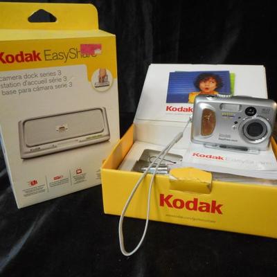 Kodak Easy Share CX6230 Digital Camera and Dock