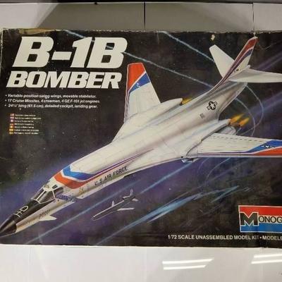 Monogram B-1B Bomber model 1/72 scale