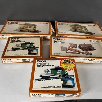 Lot (5) Tyco HO scale train kits