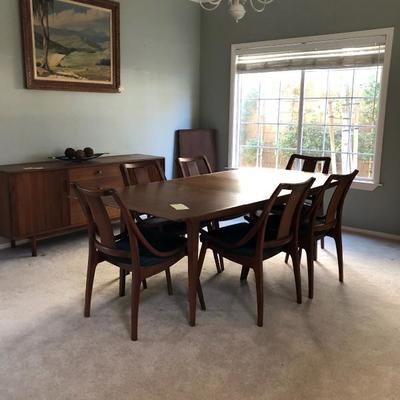 MCM dining table with two extensions - lines are amazing !!!! Slight burn mark in middle of table ; priced as seen - 