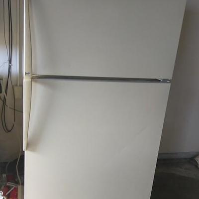 Fridge older but in great working condition