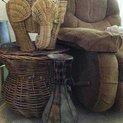 Lots of basket Decour and side table